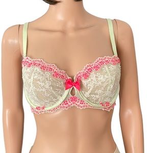 Vintage Victoria Secret very sexy lace demi bra